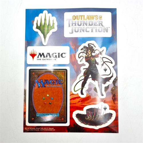 (Gratis ved køb for 500kr Magic) - Outlawes of Thunder Junction - Klistermærker - Magic The gathering